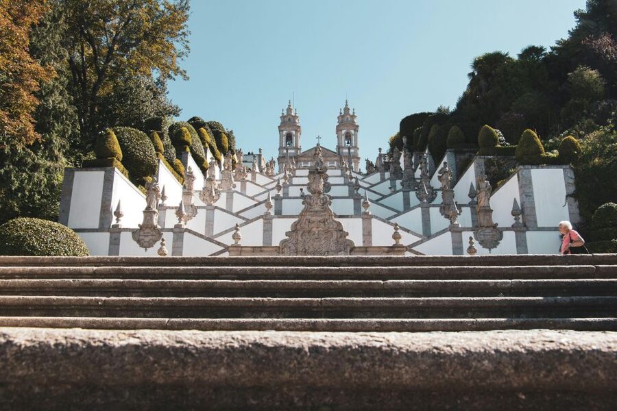 From Porto: Braga & Guimarães with Lunch Small Group Tour - Porto to Braga and Guimarães: a tight 8-hour route