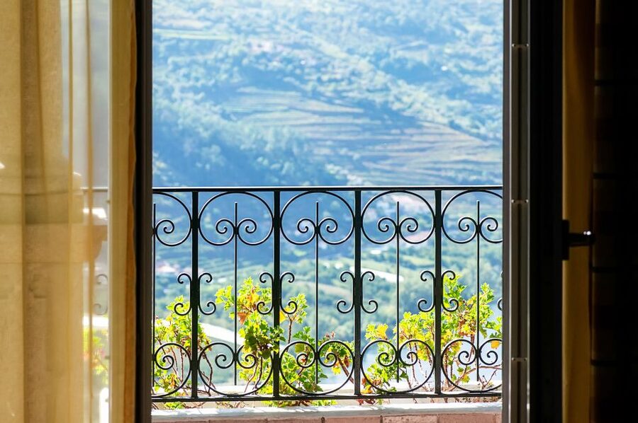 From Porto: Douro Valley w/ Boat Tour, Wine Tasting & Lunch - N222 Scenic Drive and Viewpoints: How the Valley Moves Outside the Tastings