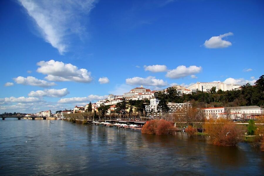 From Porto: Fátima and Coimbra Tour - The 105-minute coach ride: using travel time instead of losing it