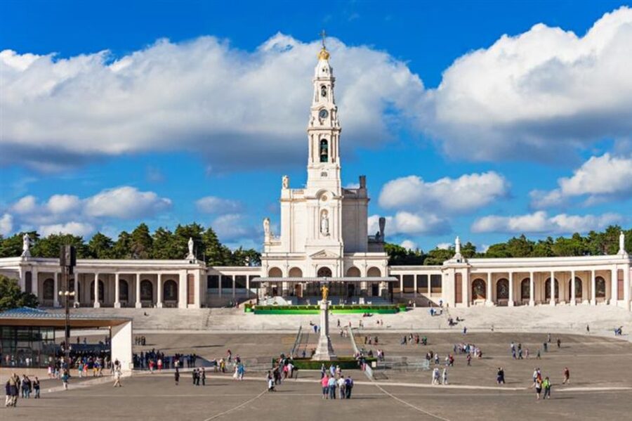 From Porto: Fatima and Miracle of Santarem Private Day Tour - The Porto start: how the day runs in a 9-hour window
