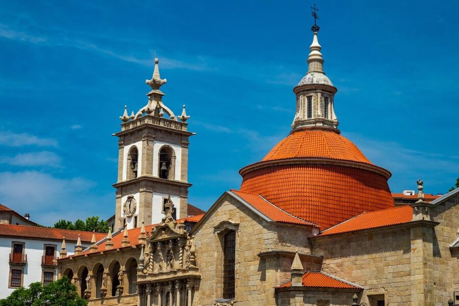 From Porto: Full-Day Douro Valley Trip - Lunch in a wine cellar: paired menu, and real dietary options