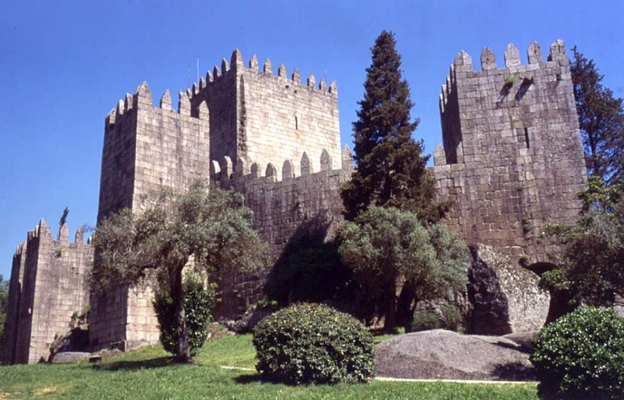 From Porto: Full-Day Trip of Minho Region - Guimarães Castle: Inside the 10th-Century Symbol