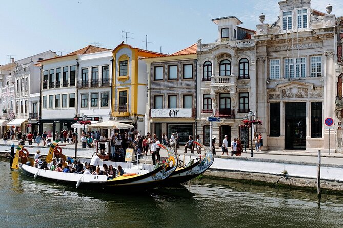 From Porto ↔ Lisbon with up to 4 stops : Aveiro, Nazaré, Óbidos - Stop 1 in Aveiro: moliceiros canals, Art Nouveau, and ovos moles