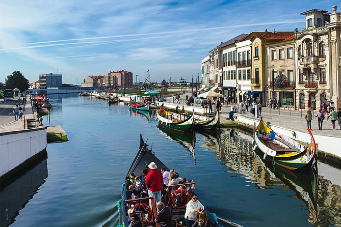 From Porto ↔ Lisbon with up to 4 stops : Aveiro, Nazaré, Óbidos - Stop 4 in Óbidos: medieval walls, flowered streets, and ginjinha in chocolate