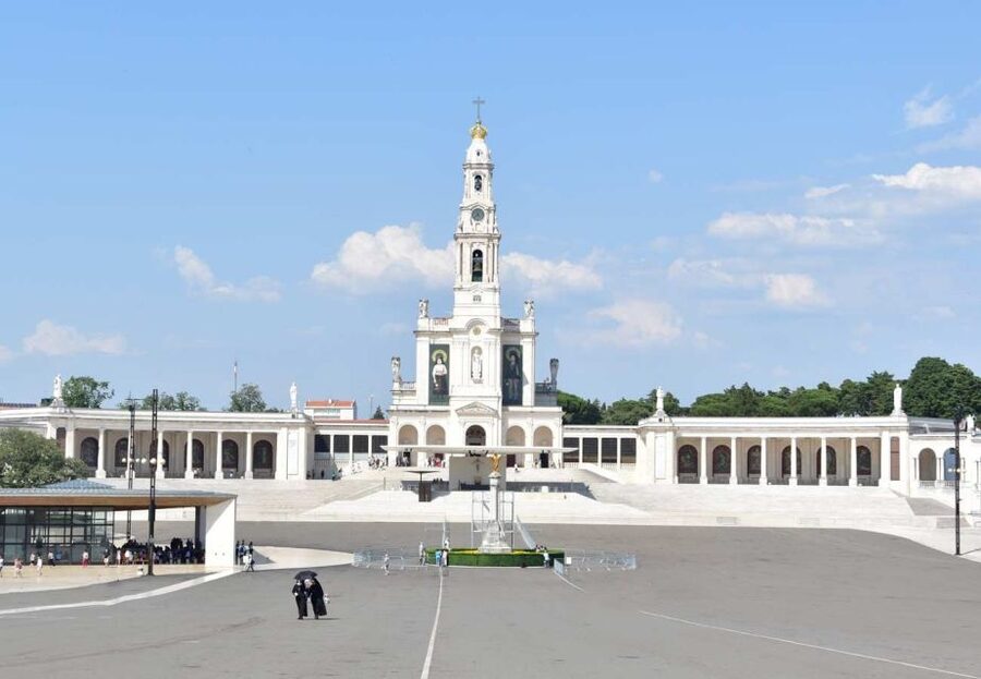 From Porto: Private Transfer to Lisbon w/ up to 4 City Stops - Price and Logistics: What $284 Per Person Buys You