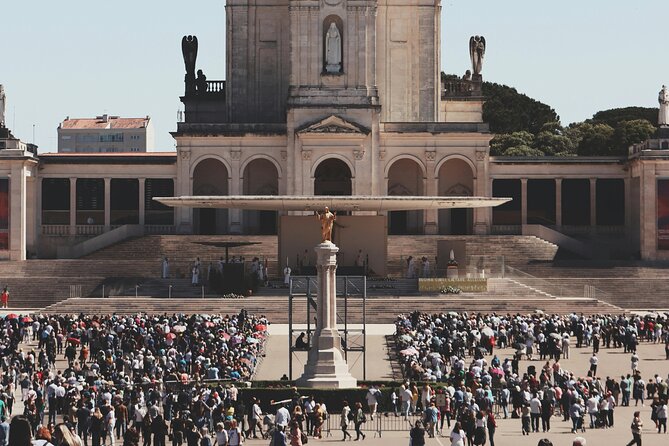 From Porto: Private transfer to Lisbon with up to 3 Stops - Nazaré: dramatic cliffs, beach town energy, and famous waves