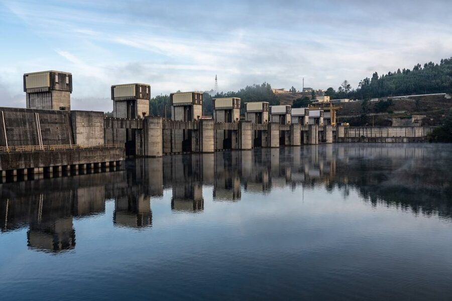 From Porto: Régua to Porto River Cruise with Lunch on Board - The dam passage: Carrapatelo to Crestuma-Lever