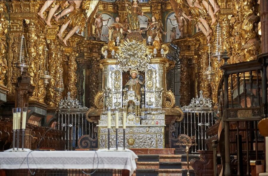 From Porto: Santiago de Compostela Cathedral Private Tour - Inside the Cathedral: How to Make the Most of Your 4 Hours