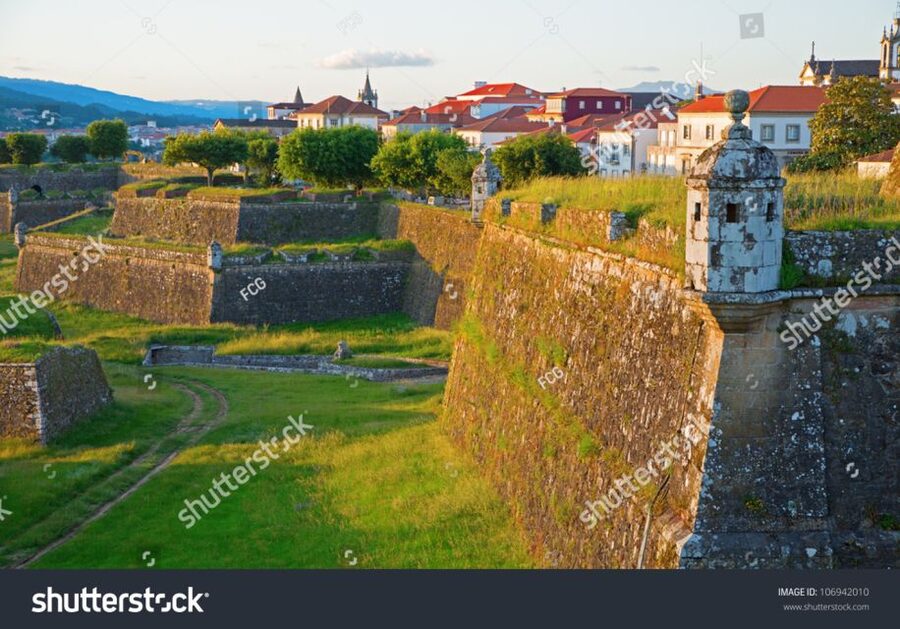 From Porto: Santiago de Compostela Full Day Tour - Valença do Minho guided tour: double walls and two towers