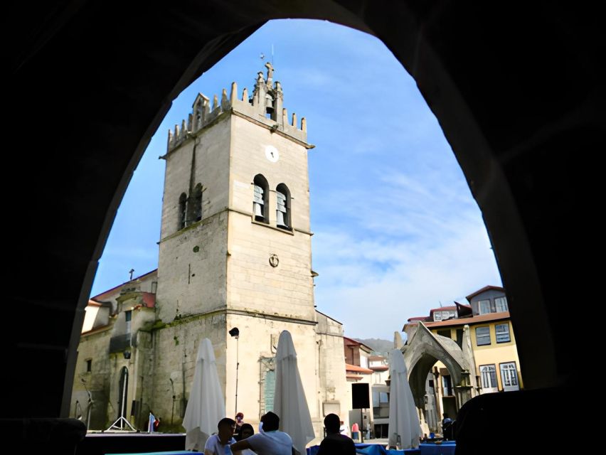 From Porto: Wonders of Braga & Guimaraes Private Day Trip - Guimarães Castle and Nossa Senhora da Oliveira Square: medieval energy in a small radius
