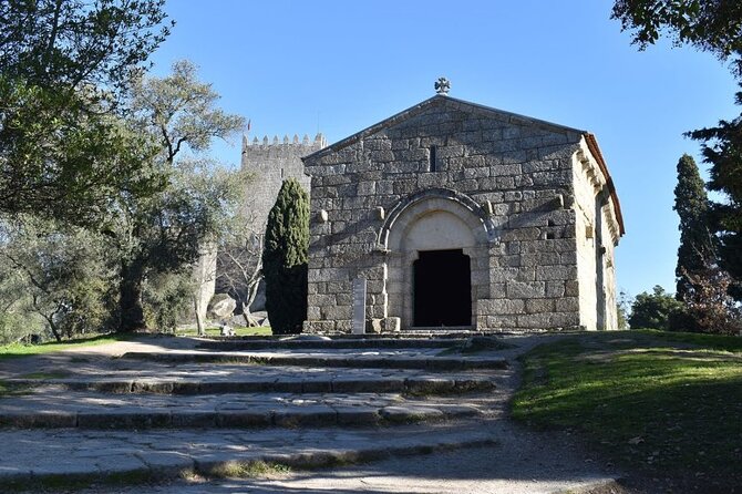 Full-Day Braga & Guimarães Guided Semi-Private Tour with Lunch from Porto - Guimarães Castle: where the independence story lands