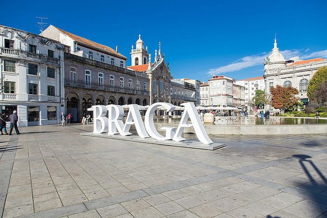 Guimarães & Braga Port Private Tour with Lunch and Green Wine - Lunch in Guimarães: A Typical Restaurant Reset