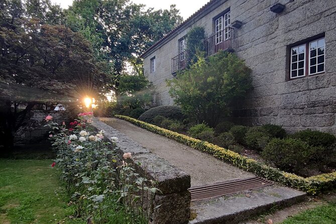 Guimarães & Braga Port Private Tour with Lunch and Green Wine - Green Wine Tasting at Quinta Tipica