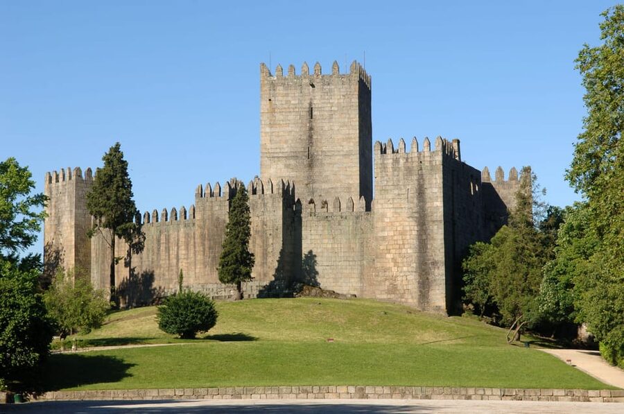 Guimarães: Castle of Guimarães Entry Ticket - From Main Entrance to the Keep: The Fastest Way to Get Oriented