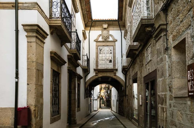 Guimarães: Highlights and Hidden Gems Walking Tour - Largo da Oliveira and Praça de São Tiago: Squares Where Life Happens