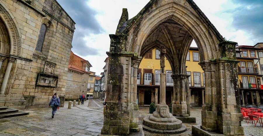Guimaraes Local Tours ; Visit the Castle , Palace and City - The old historical center walk: making sense of the streets