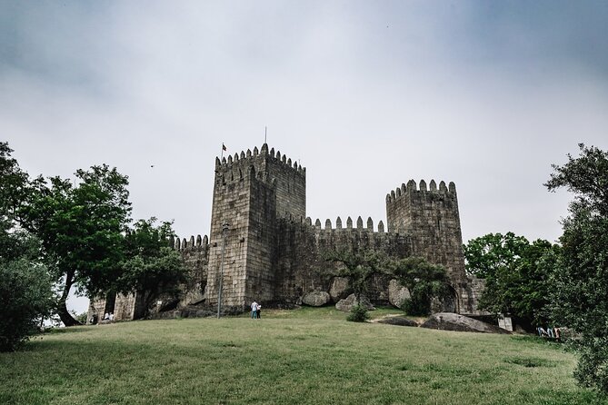 Guimarães Old Town Private Walking Tour - First Stop: Guimarães Castle and the Extra Ticket Reality