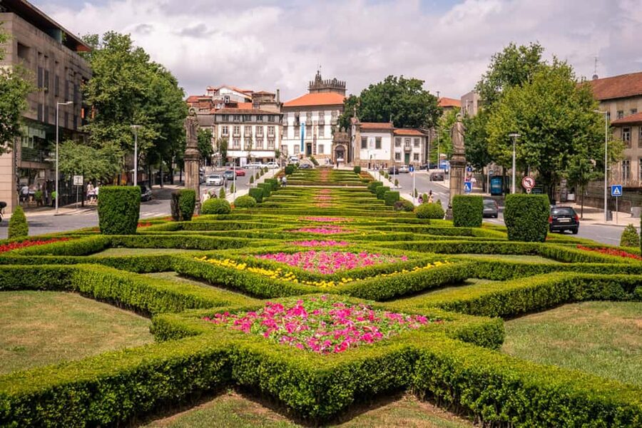 Guimarães: Private Flexible Walking Tour in Historic Center - Old Town Hall arcades and Oliveira Square: churches plus the civic pulse