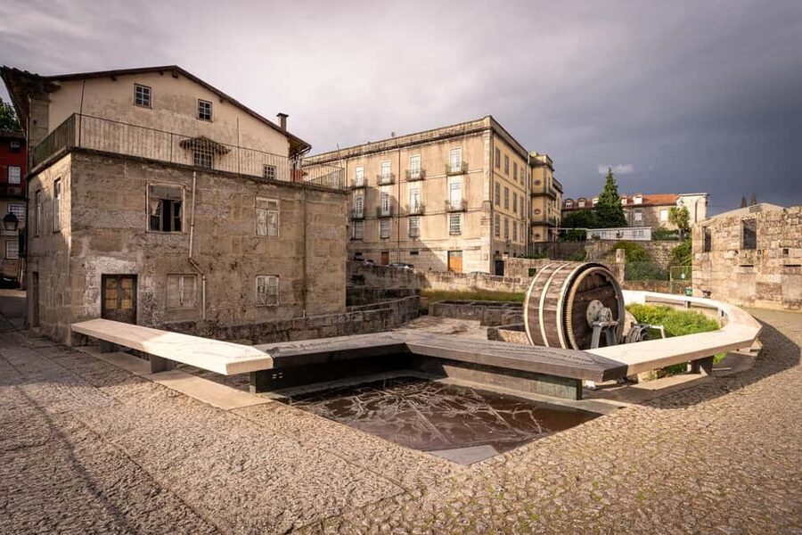 Guimarães: Private Flexible Walking Tour in Historic Center - Alameda Public Garden to Campo da Feira: a calmer finish near Our Lady of Consolation