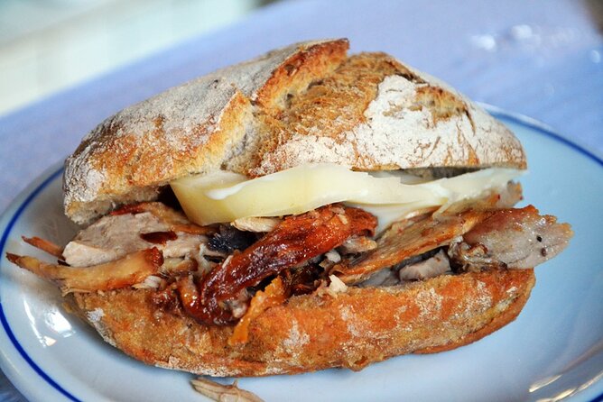 Half-Day Walking Tour Tasting Local Food in Porto - Rua de Santa Catarina: street life, quick orientation, and an easy start