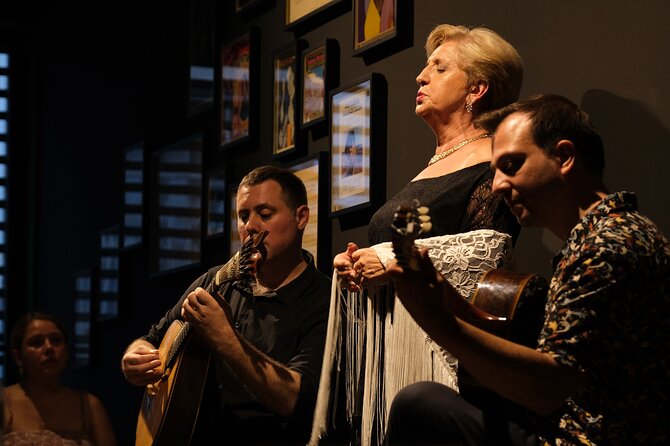 Ideal Clube de Fado - Inside Ideal Clube de Fado: vintage Porto fado, up close