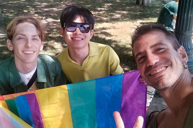 LGBTour Porto: Walk through Porto, discover the LGBTQIA+ History - Praca da Republica, Teófilo Braga Garden, and the Pride starting point