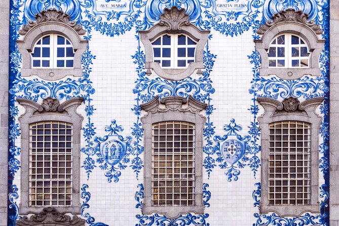 Love in Porto: Self-Guided Romantic Puzzle Walk - Stop 1: Fonte dos Leões and the First Clue