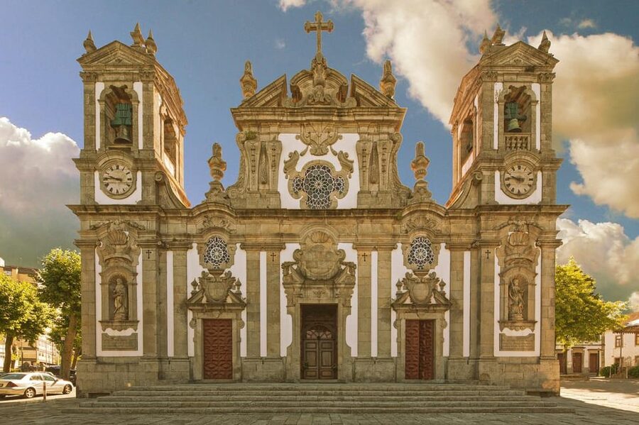 Matosinhos (Porto): “From the Sea to your Plate” Food Tour - Senhor do Padrão and the parish church: gold leaf and devotion