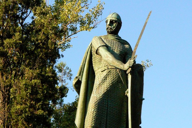 Medieval Guimarães- by Dusk or Day time -from Porto or Braga - From Porto or Braga Pickup to Your First Medieval Landmark