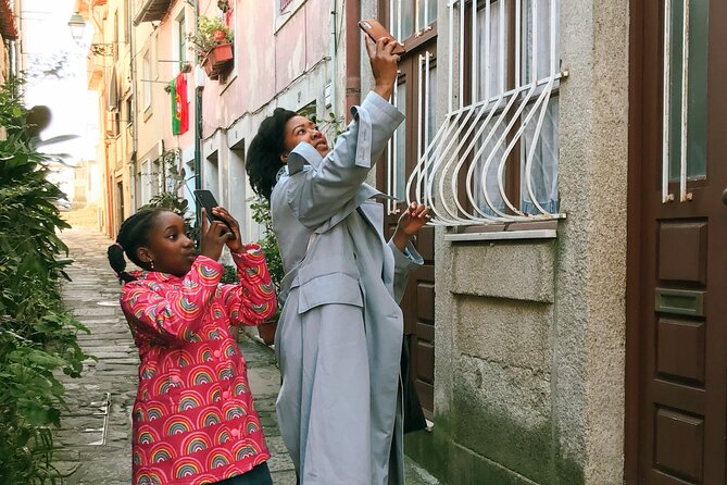 Mobile Photography through Porto hidden streets - Porto Hidden Streets Through a Phone Lens