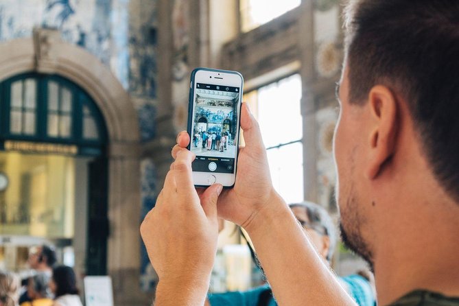 Mobile Photography through Porto hidden streets - Sao Bento Station: The Fast Way to Master Strong Lines