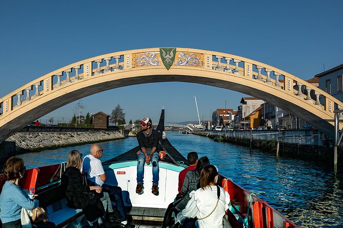 Moliceiro Boat Tour on the Ria de Aveiro - Guides, Music, and Language: How Commentary Shapes the Value