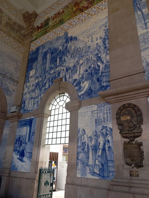 Monumental and historic Porto with the Stock Exchange Palace - The Porto squares and churches that connect the story