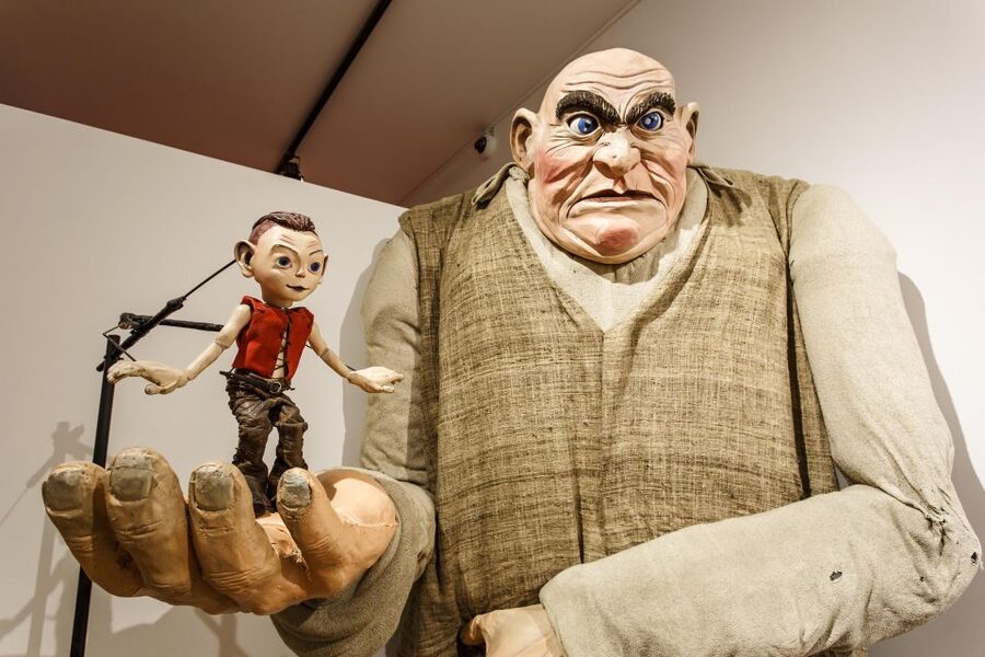 Museu das Marionetas do Porto - The Hands-On Experimentation Room: Lights, Sound, and Puppet Control