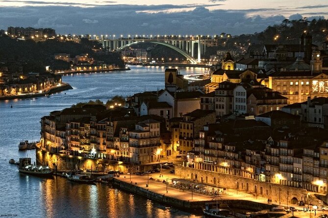 Oporto Airport: Private Arrival Transfer to Porto city hotels - Comfort on the Ride: What You Get in the Car