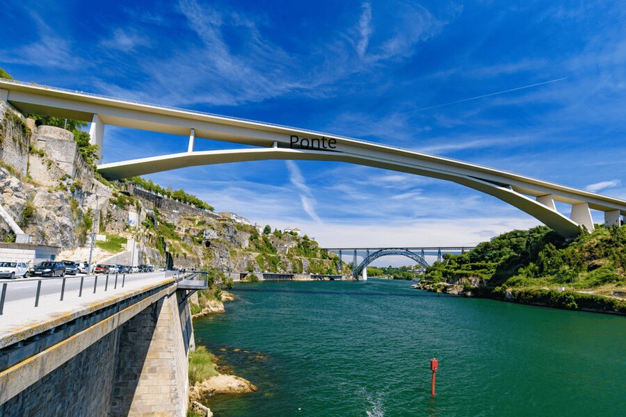 Oporto Tuk Tuk Tour: Among bridges and mysteries - 1.30h - Passing Under Dom Luís I and Toward Infante Dom Henrique