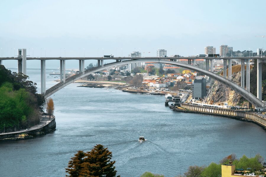 Oporto Tuk Tuk Tour: Among bridges and mysteries - 1.30h - Arrábida Bridge to the Sea: The Douro’s Mouth Is the Finale