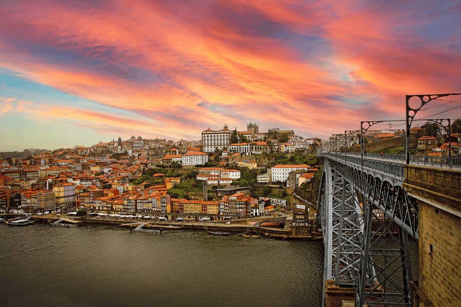 Oporto Tuk Tuk Tour: Among bridges and mysteries - 1.30h - Private Group Format: Up to 3 People, Built for Comfort