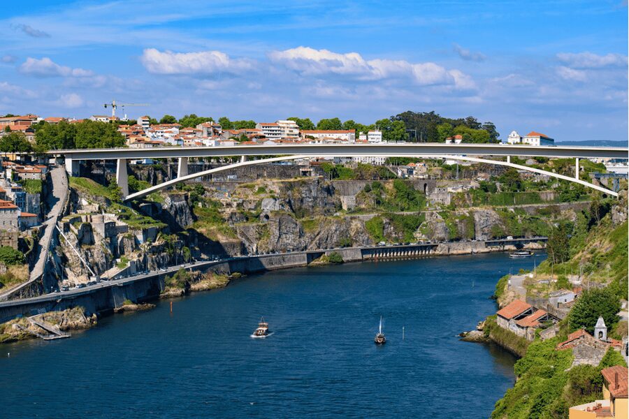 Oporto Tuk Tuk Tour: Among bridges and mysteries - 1.30h - Time on the Clock: Short, Focused, and Easy to Pair