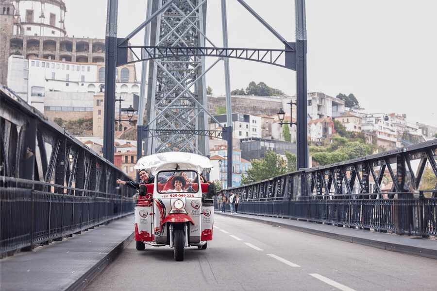 Oporto Tuk-Tuk Tour: Fast, Fun & Flexible – 1H to Full Day! - Meeting at Sé do Porto: where your tour really starts