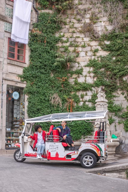 Oporto Tuk-Tuk Tour: Fast, Fun & Flexible – 1H to Full Day! - Praça da Batalha and Bolhão Market: where the food tips earn their keep