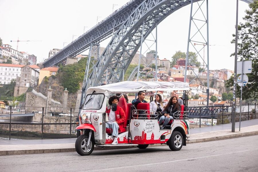 Oporto Tuk-Tuk Tour: Fast, Fun & Flexible – 1H to Full Day! - Rua das Flores and Ribeira: color, river time, and easy photo windows