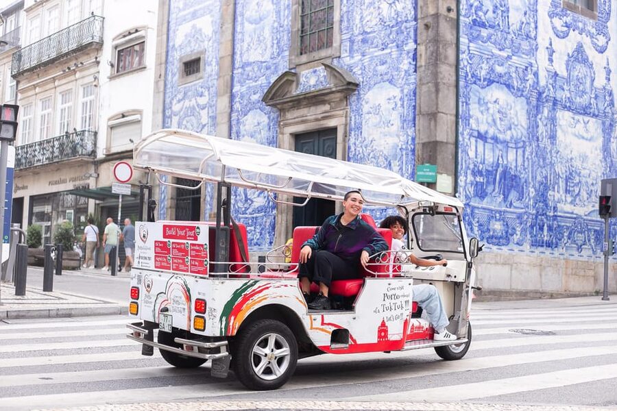 Oporto Tuk-Tuk Tour: Fast, Fun & Flexible – 1H to Full Day! - From Sé Cathedral to Clérigos Tower without the stair pain