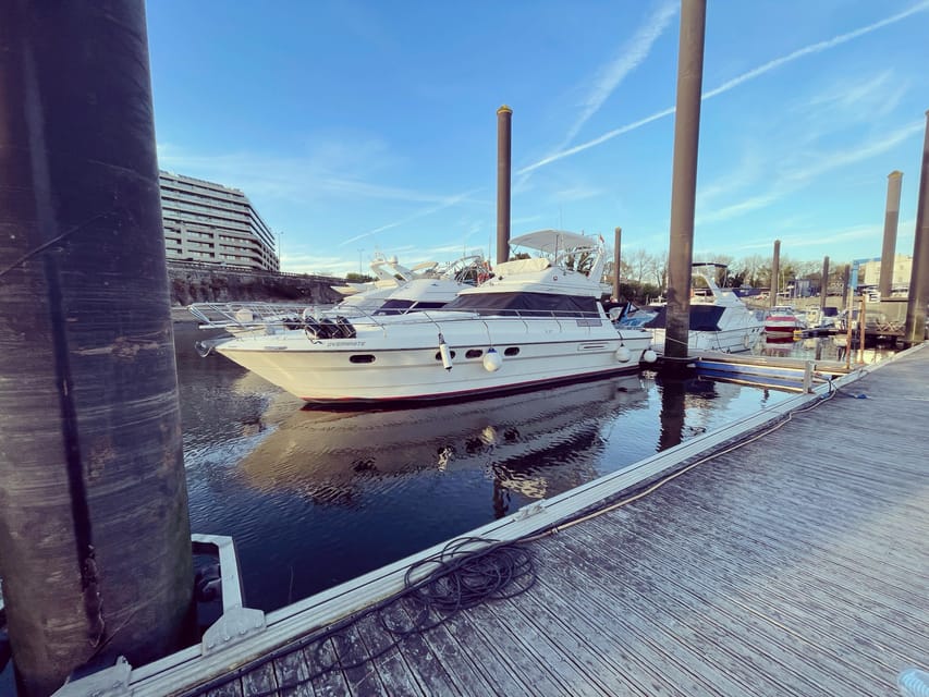 Passeio de barco rio douro inesquecível - Included wine, water, and local snacks: what to expect and how to make it enjoyable