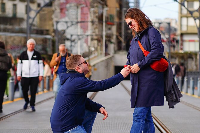 Photoshoot Unforgettable in Porto - Couple or Single - The photographer setup: basic English, real posing guidance