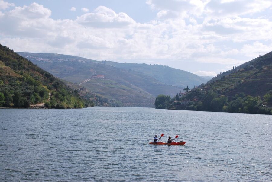 Pinhão: Douro Valley Rabelo Boat Tour and Kayak Experience - Where this starts: Pinhão’s Magnifico Douro Pier