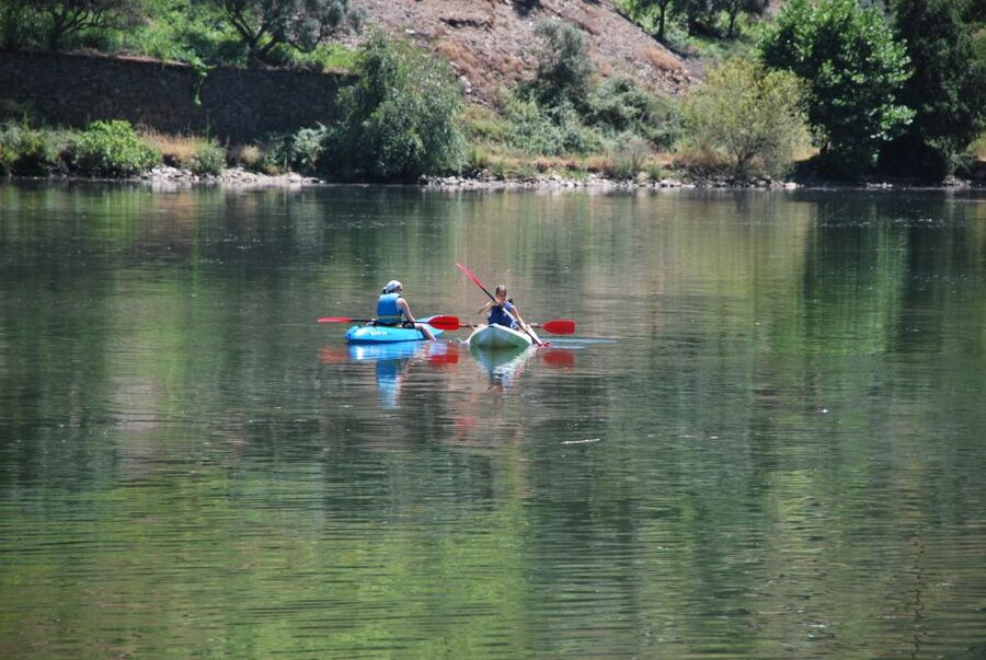 Pinhão: Douro Valley Rabelo Boat Tour and Kayak Experience - Fitness, gear, and the little comfort wins