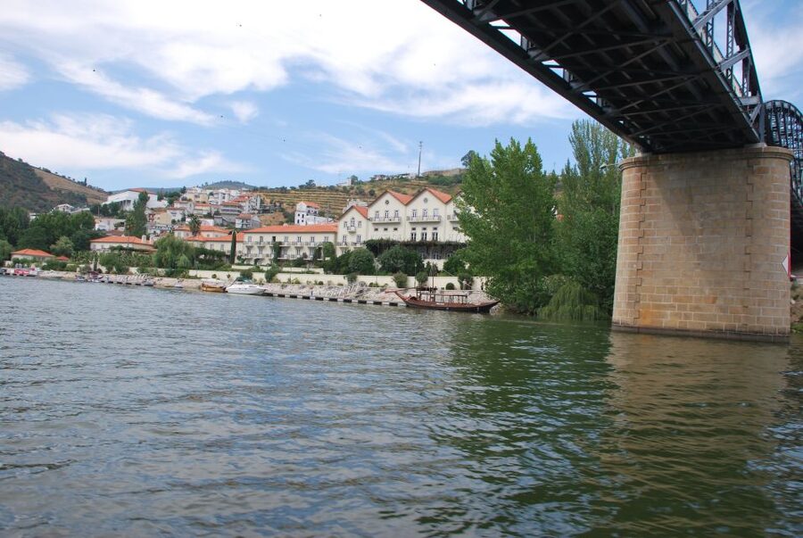 Pinhão: Rabelo Boat 1-Hour Tour - Cruise Under the Eiffel Bridge: The View That Gets Your Bearings Fast