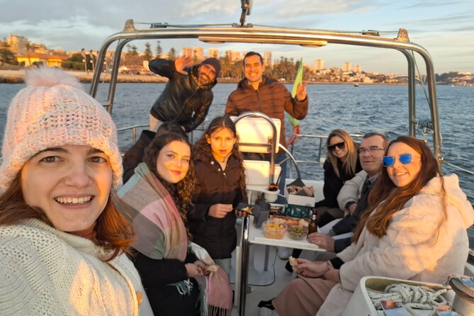 Port shared Thullium Sailboat, enjoy a magical sunset&open sail! - Onboard Comfort: WiFi, Restroom, Bluetooth/Spotify, and Hot Mantas