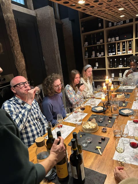 Port Wine class with 3 or 5 Port tasting and pairings - Port in the heart of Porto: the setting that makes it easy
